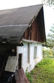 Szczytowa ściana domu drewnianego przy ulicy Klukowskiego w Szczebrzeszynie (numeracja parzysta)