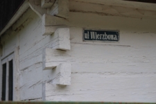 Węgieł domu drewnianego przy ulicy Wierzbowej 5 w Szczebrzeszynie