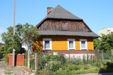 Ściana szczytowa domu drewnianego przy ulicy Zielonej 16 w Szczebrzeszynie