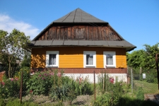 Ściana szczytowa domu drewnianego przy ulicy Zielonej 16 w Szczebrzeszynie