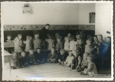 Małe dzieci z ochronki nr 2 w Lublinie podczas zająć w sali