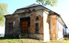 Boczna i tylna elewacja dworu w Drzewcach