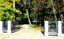 Brama wjazdowa do dworu w Leścach