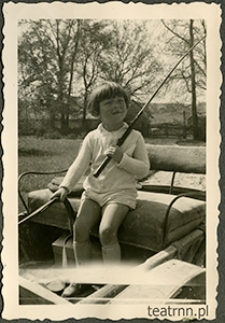 Tadeusz Dąbrowski pozujący w bryczce