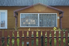 Ganek domu drewnianego przy ulicy Sikorskiego 5 w Krasnobrodzie