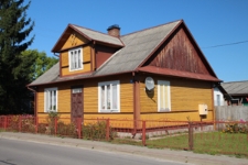 Dom drewniany przy ulicy Partyzantów 11 w Krasnobrodzie