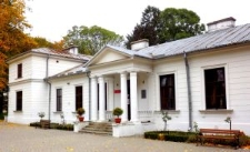 Dw&oacute;r w Karczmiskach