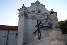 Fragment fasady kościoła p.w. Nawiedzenia NMP przy ulicy Tomaszowskiej w Krasnobrodzie (1690-1698)