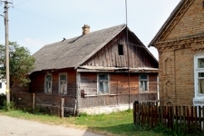 Żydowski dom ze śladem po mezuzie przy ulicy Grodzieńskiej w Łunnie