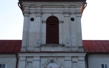 Górna część wieży wschodniej elewacji klasztoru o. o. dominikanów przy ulicy Tomaszowskiej w Krasnobrodzie (1. poł. XVIII w.)