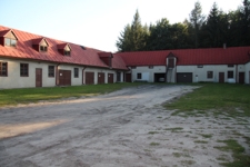 Dziedziniec klasztoru o. o. dominikan&oacute;w przy ulicy Tomaszowskiej w Krasnobrodzie