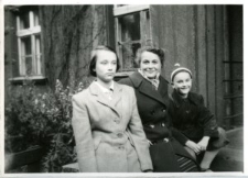 Adam Zagajewski z matką i siostrą Ewą