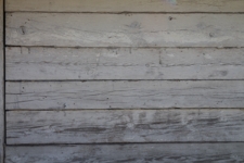 Struktura ściany domu drewnianego przy ulicy Jurydyka 18 w Tyszowcach