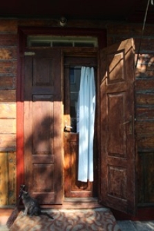 Drzwi domu drewnianego przy ulicy Jurydyka 26 w Tyszowcach