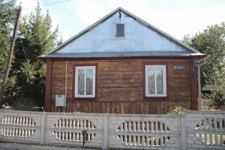 Ściana szczytowa domu drewnianego przy ulicy Jurydyka 26 w Tyszowcach