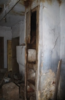 Szafka w murowanej ścianie drewnianego domu przy ulicy Średniej 35 w Tyszowcach