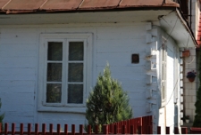 Naroże domu drewnianego przy ulicy Średniej 10 w Tyszowcach