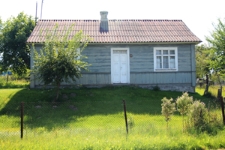 Elewacja frontowa domu drewnianego przy ulicy 3 Maja 58 w Tyszowcach