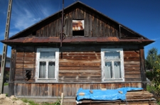 Ściana szczytowa domu drewnianego przy ulicy Małej 2 w Tyszowcach