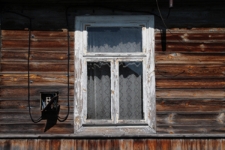 Okno w ścianie szczytowej domu przy ulicy Małej 2 w Tyszowcach