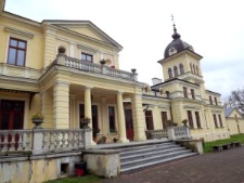 Fragment elewacji frontowej pałacu w Kluczkowicach