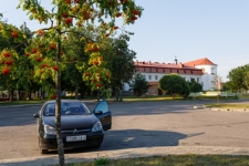 Plac w Nowogr&oacute;dku, przy kt&oacute;rym mieściła się synagoga