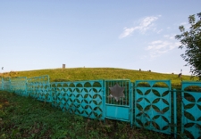 Wejście na cmentarz żydowski w Nowogr&oacute;dku