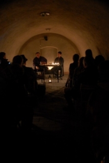 Klimatyczne sale Lubelskiej Trasy Podziemnej w czasie spotkania ze Stefanem Dardą