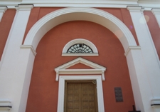 Fasada kościoła p.w. św. Leonarda przy ulicy Kościelnej 5 w Tyszowcach