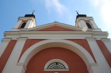 Szczyt kościoła p.w. św. Leonarda przy ulicy Kościelnej 5 w Tyszowcach