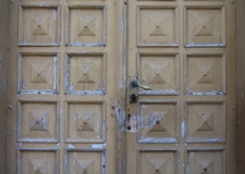 Główne drzwi do kościoła p.w. św. Leonarda przy ulicy Kościelnej 5 w Tyszowcach