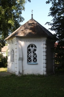 Drzwi wejściowe do wschodniej kapliczki przy kościele p.w. św. Leonarda w Tyszowcach