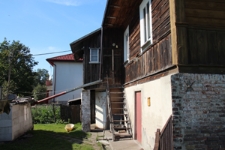 Tylna część drewnianego domu przy ulicy Czarnieckiego 14 w Tyszowcach