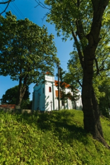 Fara, kości&oacute;ł pod wezwaniem Przemienienia Pańskiego w Nowogr&oacute;dku. Ulica 1 Maja 17