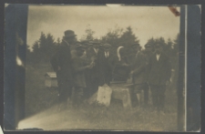 Pszczelarze lubelscy przy ulach