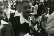 Adam Zagajewski podczas uroczystości Pierwszej Komunii Świętej