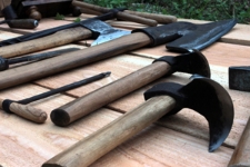 Prezentacja narzędzi ciesielskich, warsztaty projektu &bdquo;Drewniany Skarb. Chroniąc dziedzictwo, kreujemy przyszłość&rdquo;