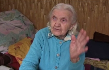 Chłopca ze wsi zasypał piasek - Janina W&oacute;jcik - fragment relacji świadka historii [WIDEO]