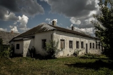 Szkoła żydowska Tarbut za synagogą w Ostrynie