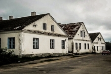 Stare żydowskie domy przy ulicy Slatvinskogo 1-3 w Ostrynie, zniszczone w lecie 2014 roku