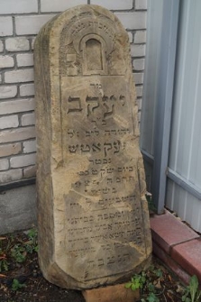 Macewa obok budynku gminy żydowskiej w Pińsku, ulica Biełowa 18