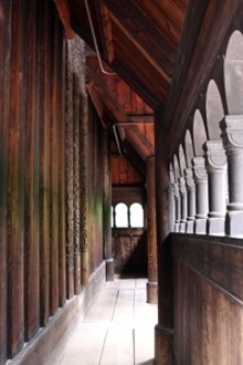 Galeria kościoła klepkowego z Gol w Hallingdal, Norsk Folkemuseum