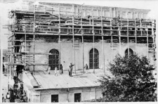 Brody, elewacja boczna synagogi podczas remontu