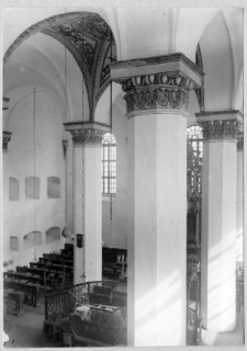 Ostr&oacute;g, wnętrze synagogi