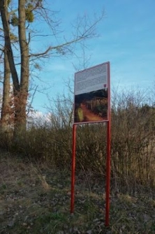 The information board on the Jewish cemetery in J&oacute;zef&oacute;w