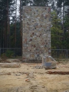 Sobibór, fragment obecnego pomnika pamięci ofiar obozu