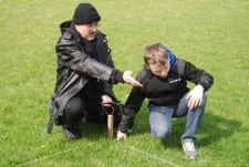 Używanie średniowiecznych narzędzi mierniczych - warsztaty w SP Matczyn..