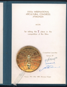 Awers złotego medalu dla lubelskich pszczelarzy na XXXI Międzynarodowym Kongresie Pszczelarskim Apimondia, Warszawa 1987 rok