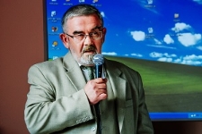 Franciszek Piątkowski podczas inauguracji Wakacyjnej Akademii Reportażu w Siennicy R&oacute;żanej