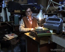 Ryszard Zalewski w swoim warsztacie naprawy maszyn do pisania